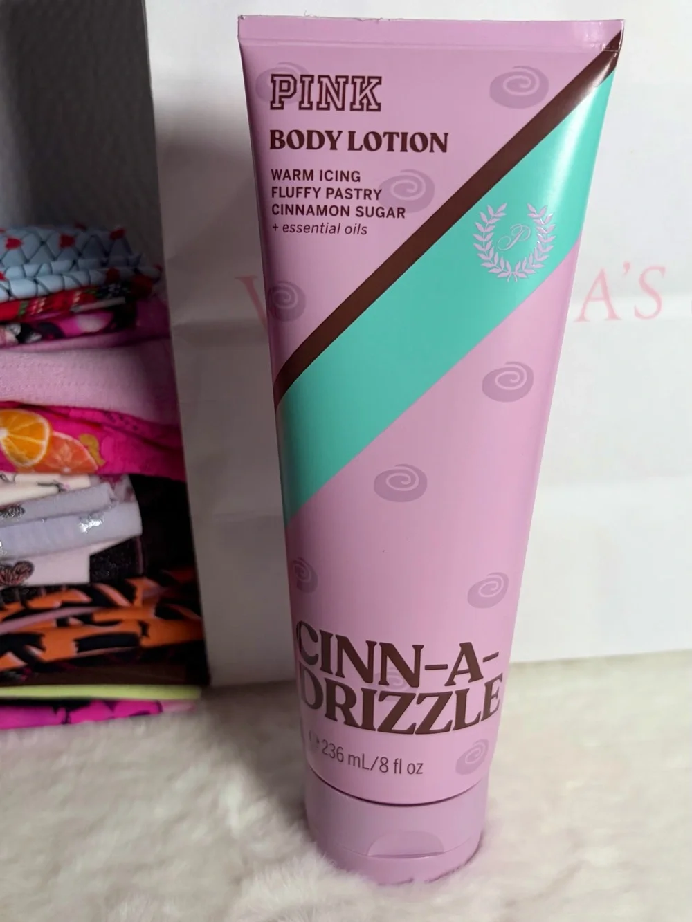 PINK Victoria’s Secret - CINN-A-DRIZZLE- Body Lotion